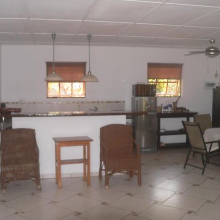 Blue Moon Beach Holiday Resort Иньямбане Номер фото