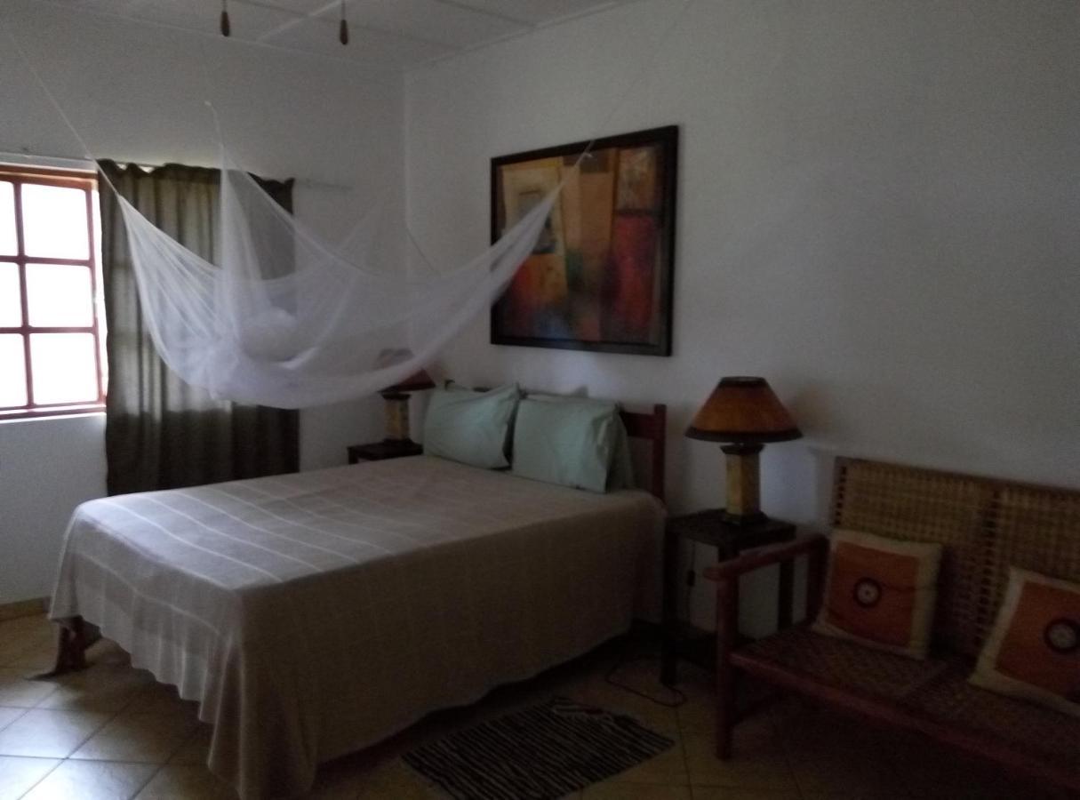 Blue Moon Beach Holiday Resort Иньямбане Экстерьер фото