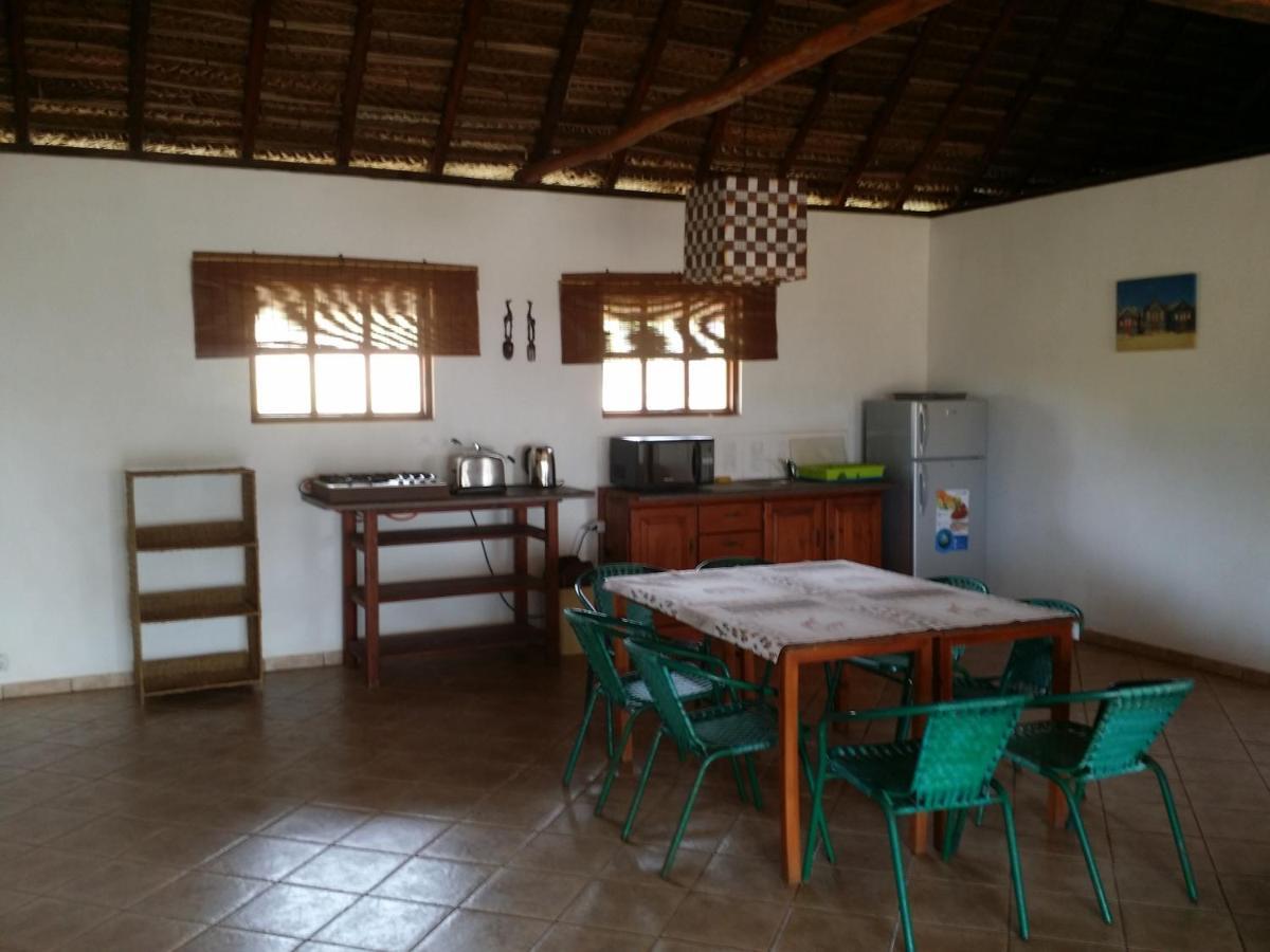 Blue Moon Beach Holiday Resort Иньямбане Экстерьер фото