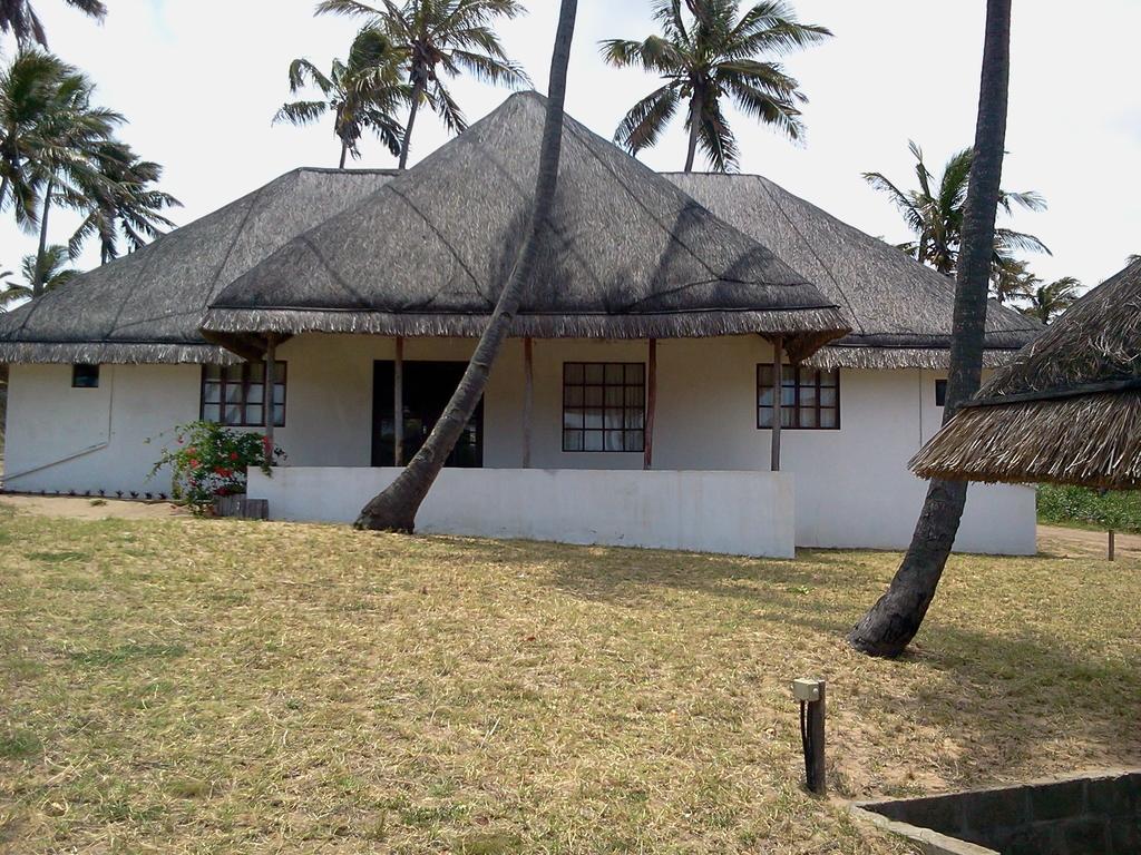 Blue Moon Beach Holiday Resort Иньямбане Номер фото