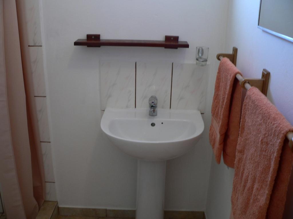 Blue Moon Beach Holiday Resort Иньямбане Номер фото
