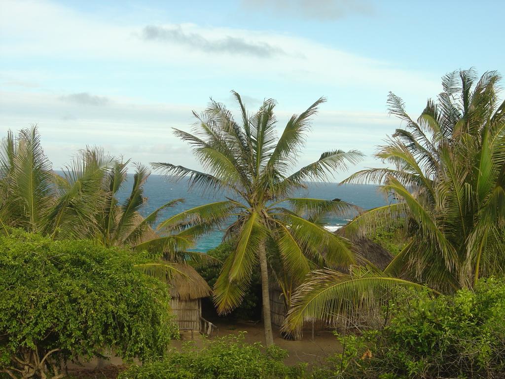 Blue Moon Beach Holiday Resort Иньямбане Экстерьер фото