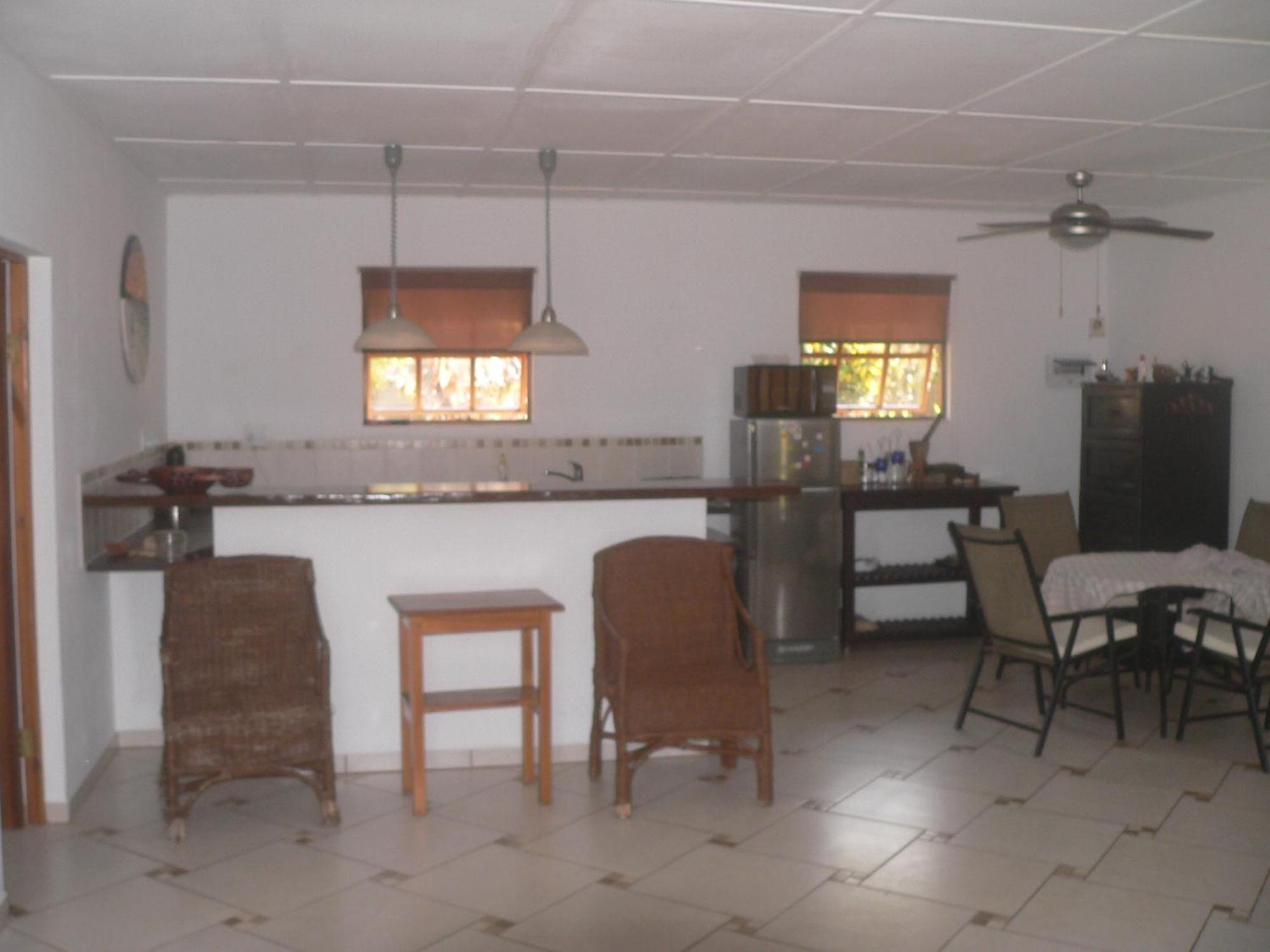 Blue Moon Beach Holiday Resort Иньямбане Номер фото