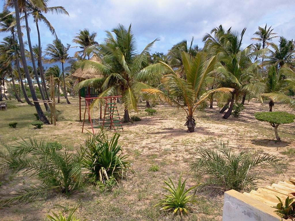 Blue Moon Beach Holiday Resort Иньямбане Экстерьер фото