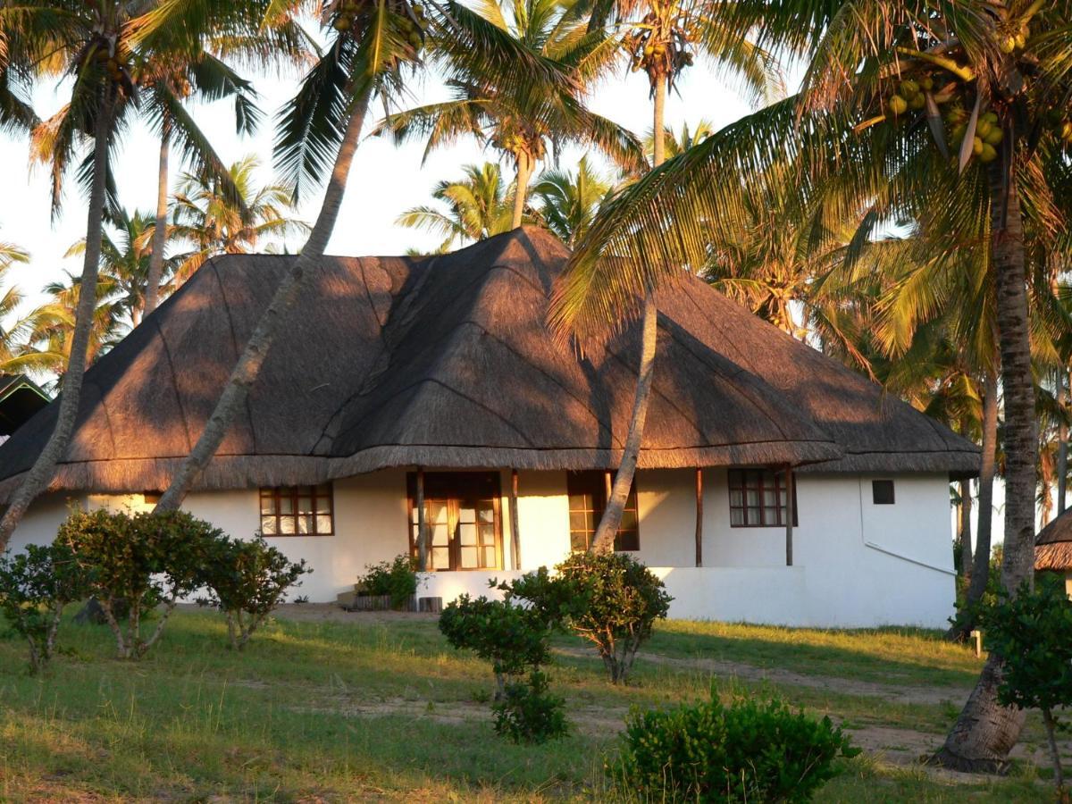 Blue Moon Beach Holiday Resort Иньямбане Номер фото